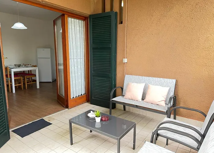 5' From Punta Gro With Free Swimming Pool Διαμέρισμα *